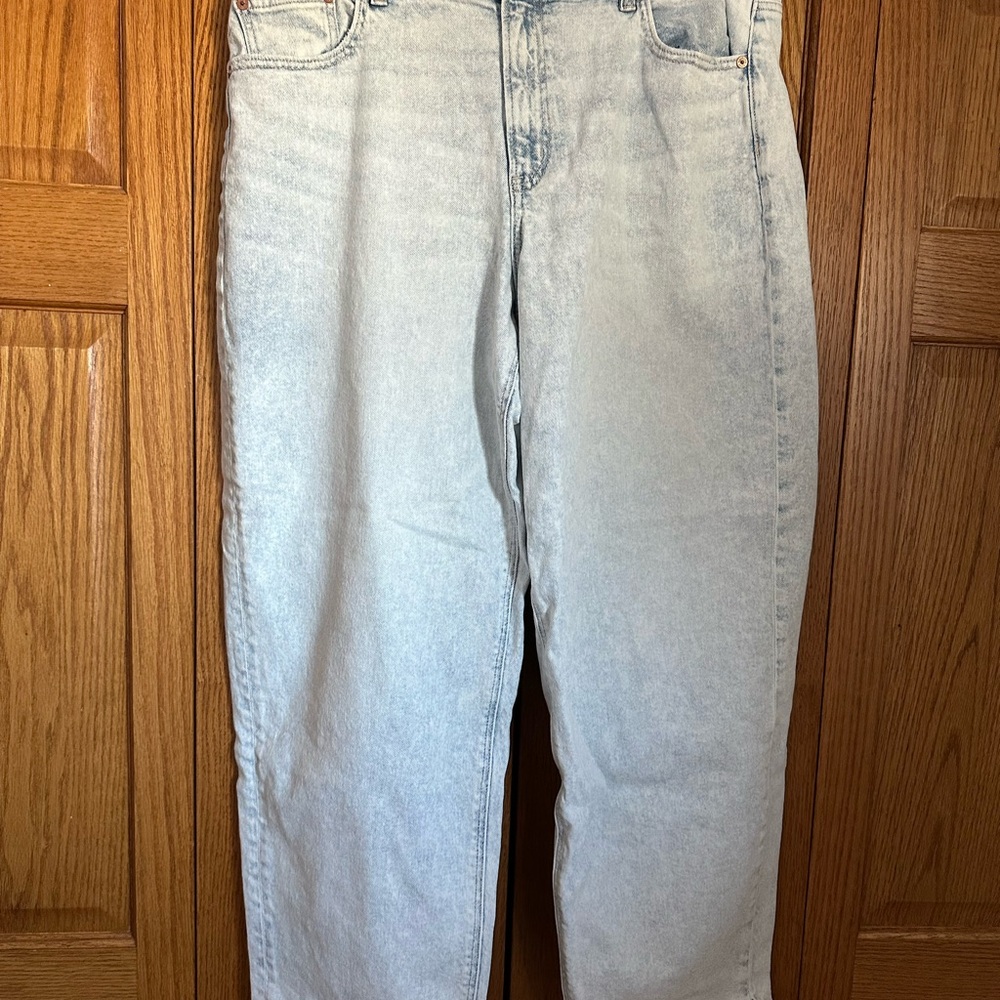 Light Blue women’s American Eagle barrel jeans (long)